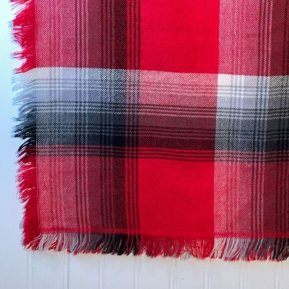 Vintage Japan Made Warmth Red Plaid Fringe Shawl Wrap Red Gray Warm Blanket Wrap - Picture 6 of 6